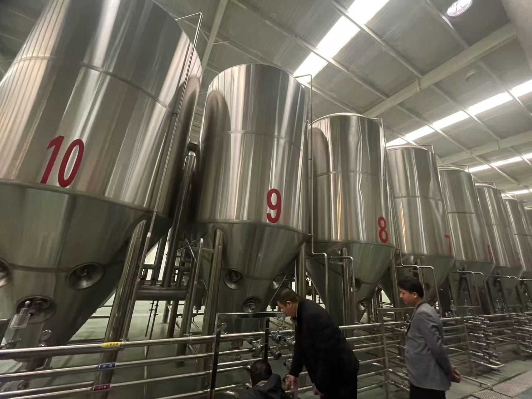 坡头镇精酿啤酒设备厂—平面布置、设备设计、制造、调试、培训等一条龙服务